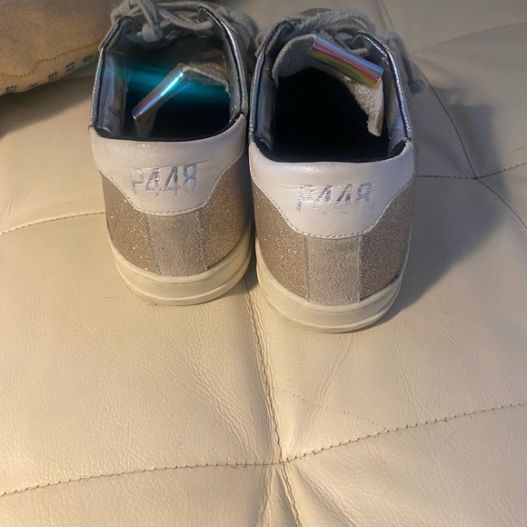 Preowned. Great condition. Size 39 - Picture 3 of 3